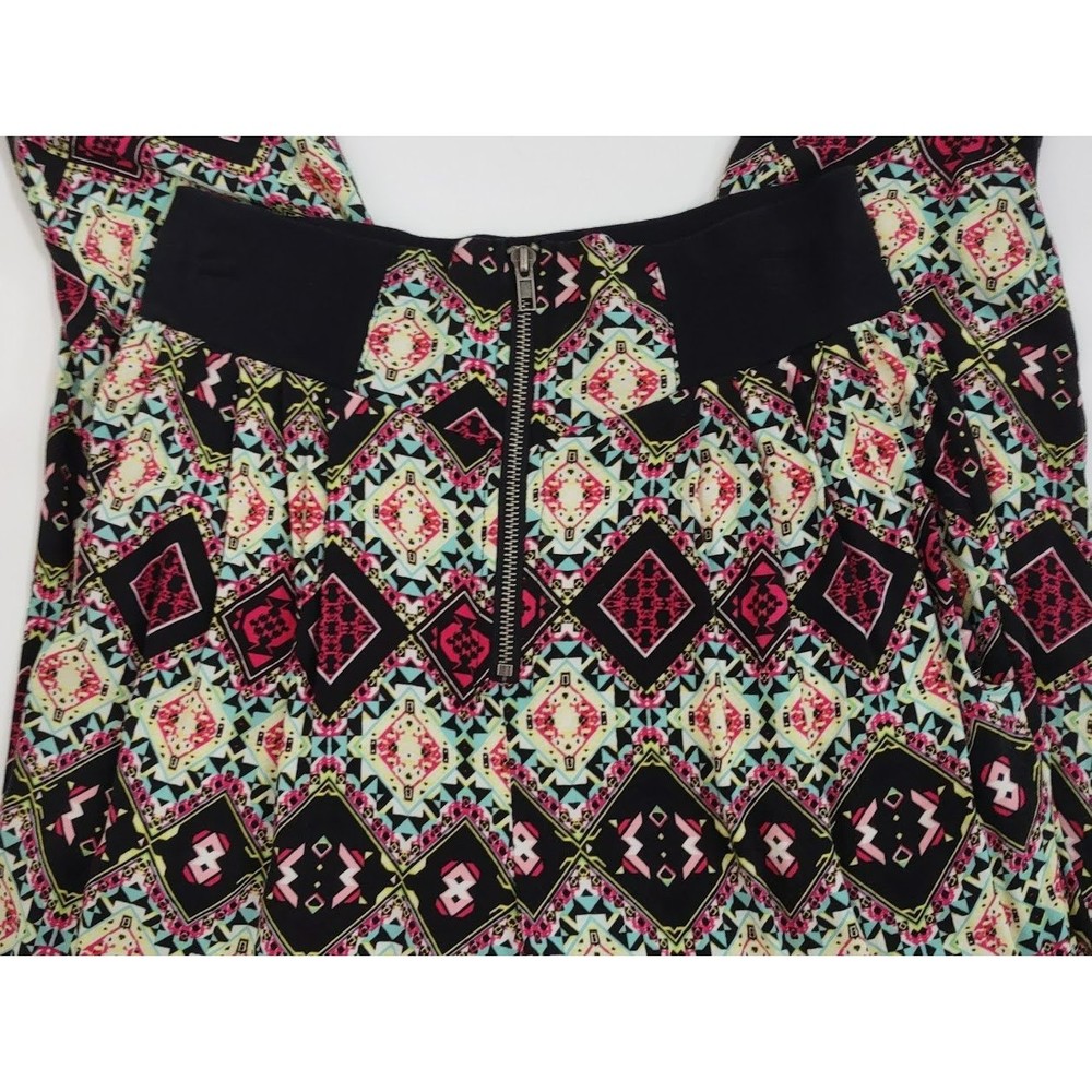 Material Girl Geometric High Waisted Pants Medium